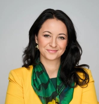 irina popescu 330x345 1